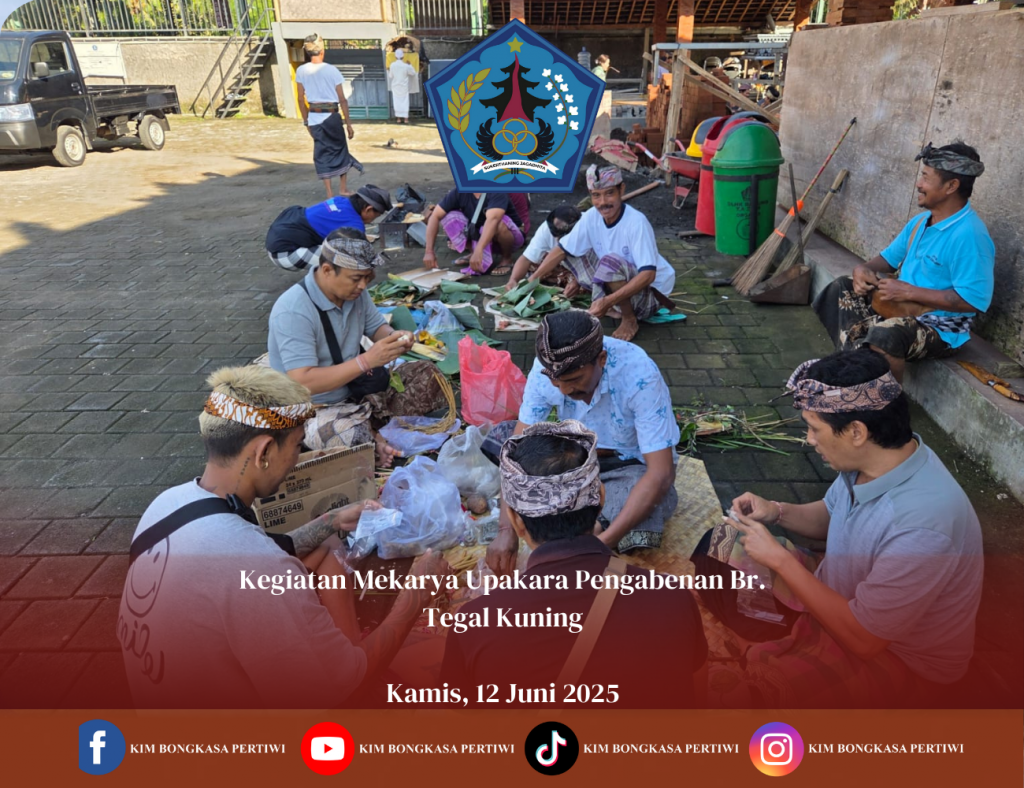 Kegiatan Mekarya Upakara Pengabenan Br. Tegal Kuning